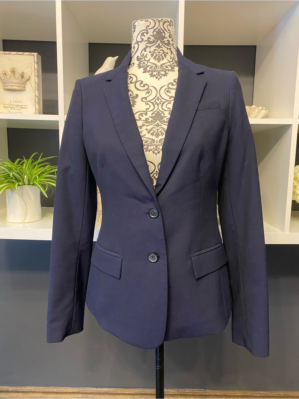 Banana Republic Suit: Navy Tailored Two-Button Blazer and Pencil Skirt  SZ 2